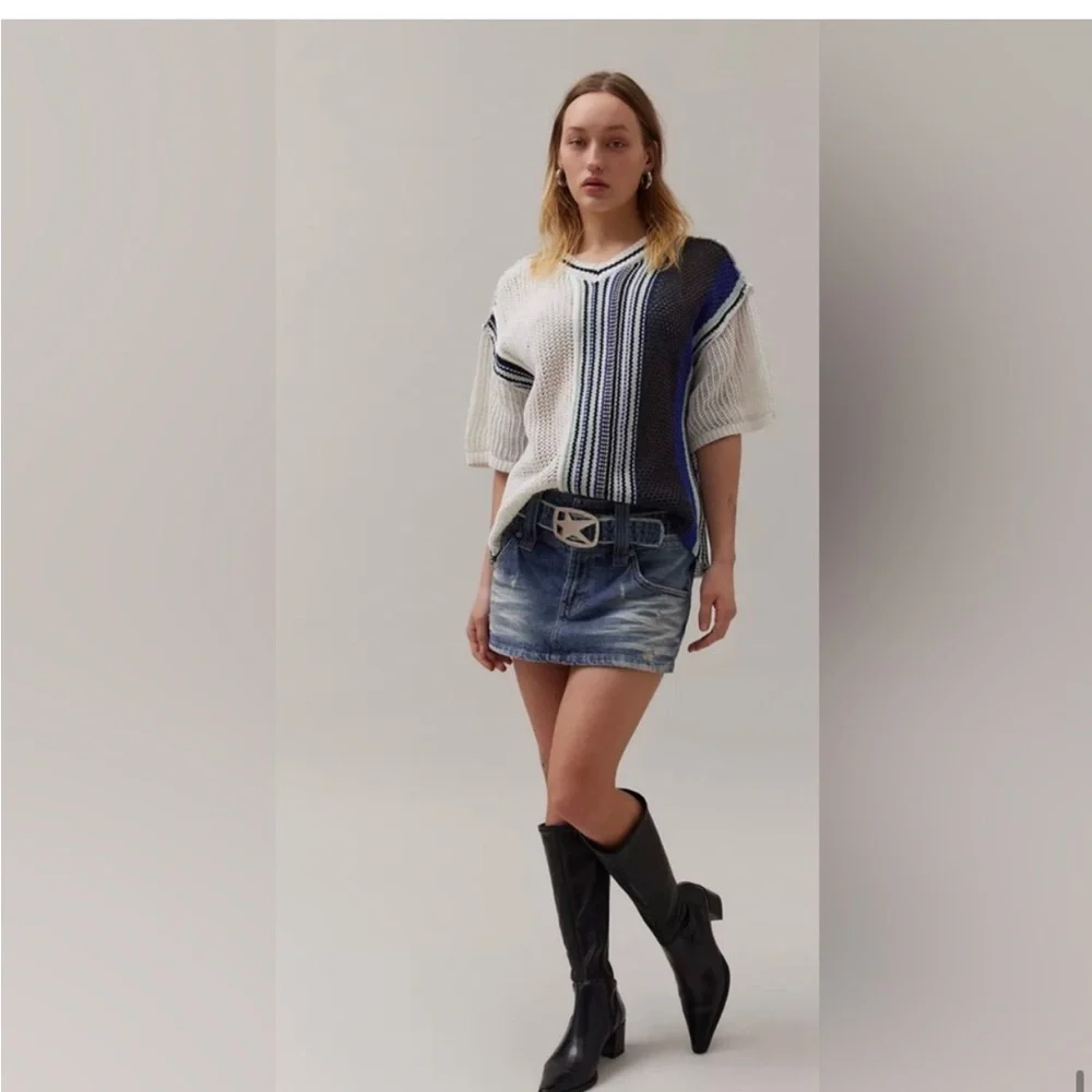 BDG UO Domino white‎ blue black crochet sweater top tee shirt Size Medium new